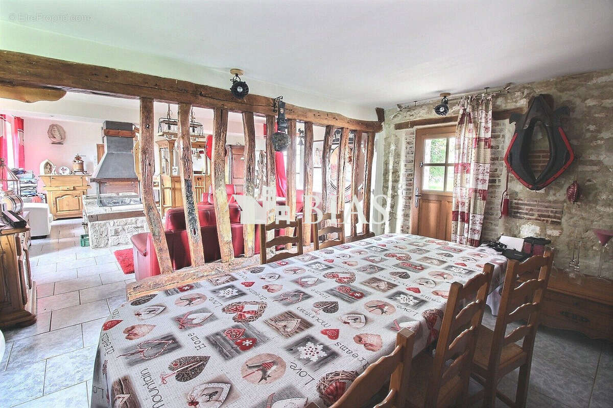 Maison à SAINT-OUEN-DE-THOUBERVILLE