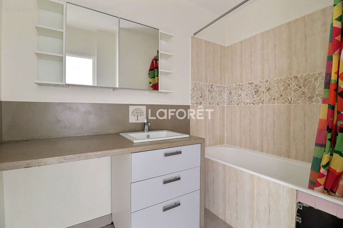Appartement St Ouen 3 pièce(s) 57.85 m2 - photo 11