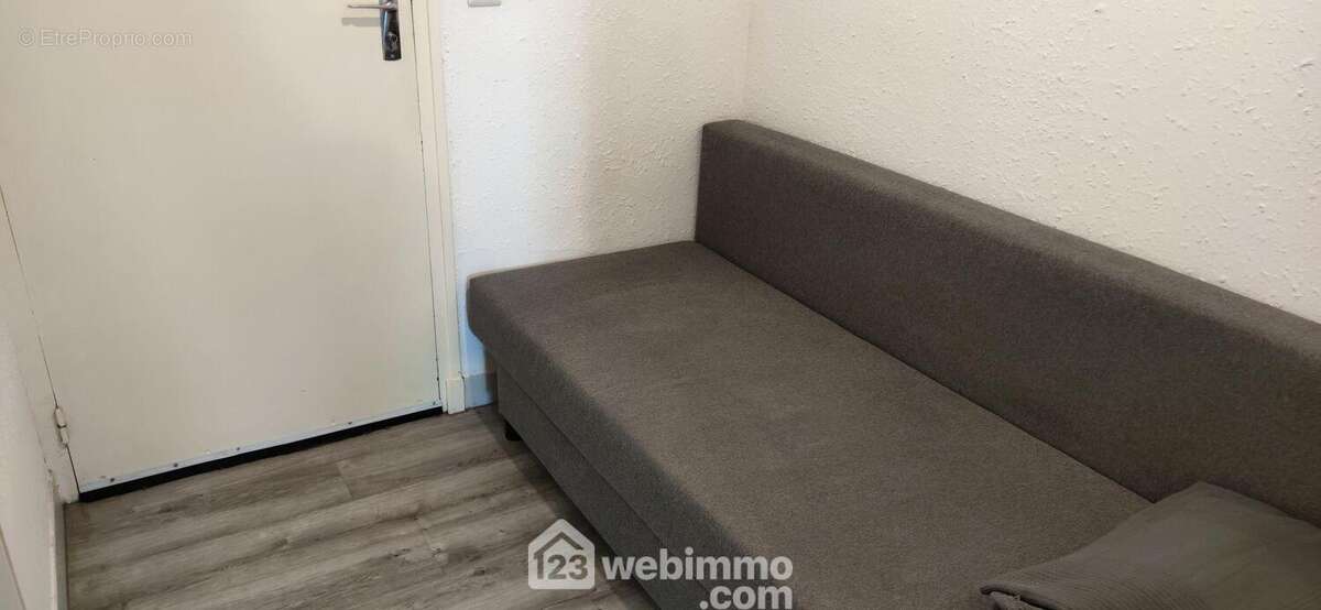 La banquette lit du hall d'entrée. - Appartement à SAINTES-MARIES-DE-LA-MER