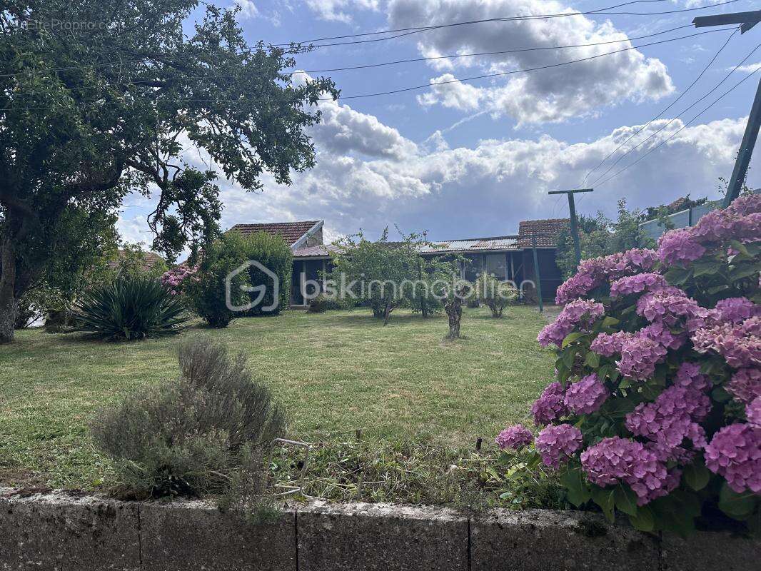 Maison à DOM-LE-MESNIL