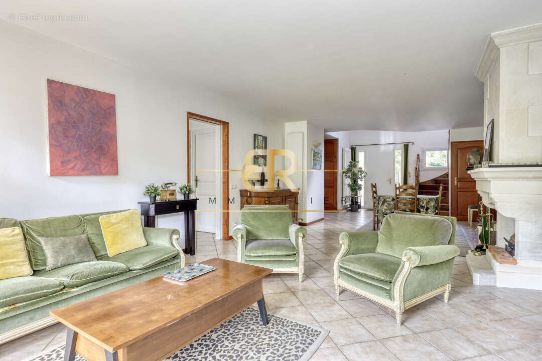 Maison à SAINT-MAUR-DES-FOSSES