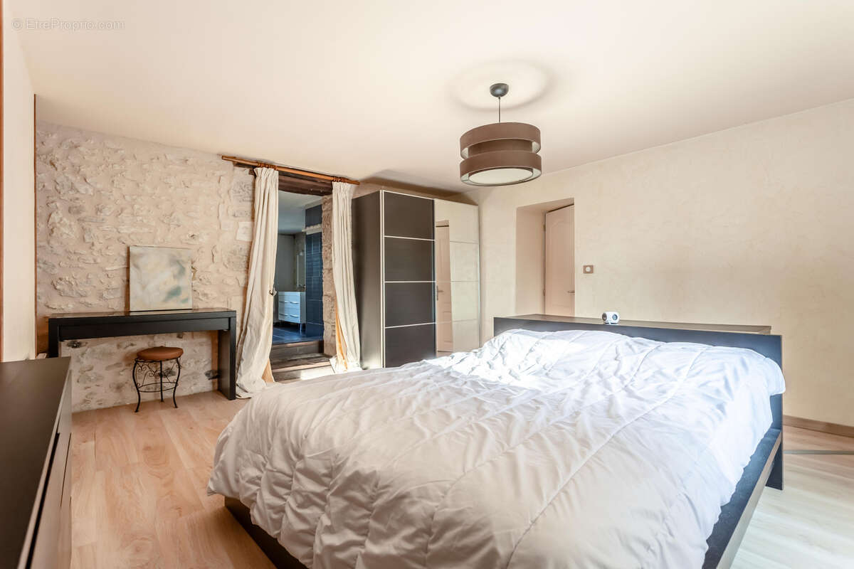 Propriété de campagne avec piscine, dépendances, garage et terrain - photo 24