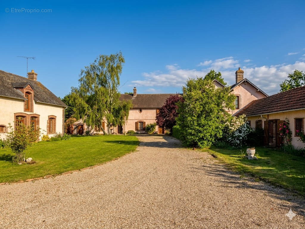 Maison à HOUDAN