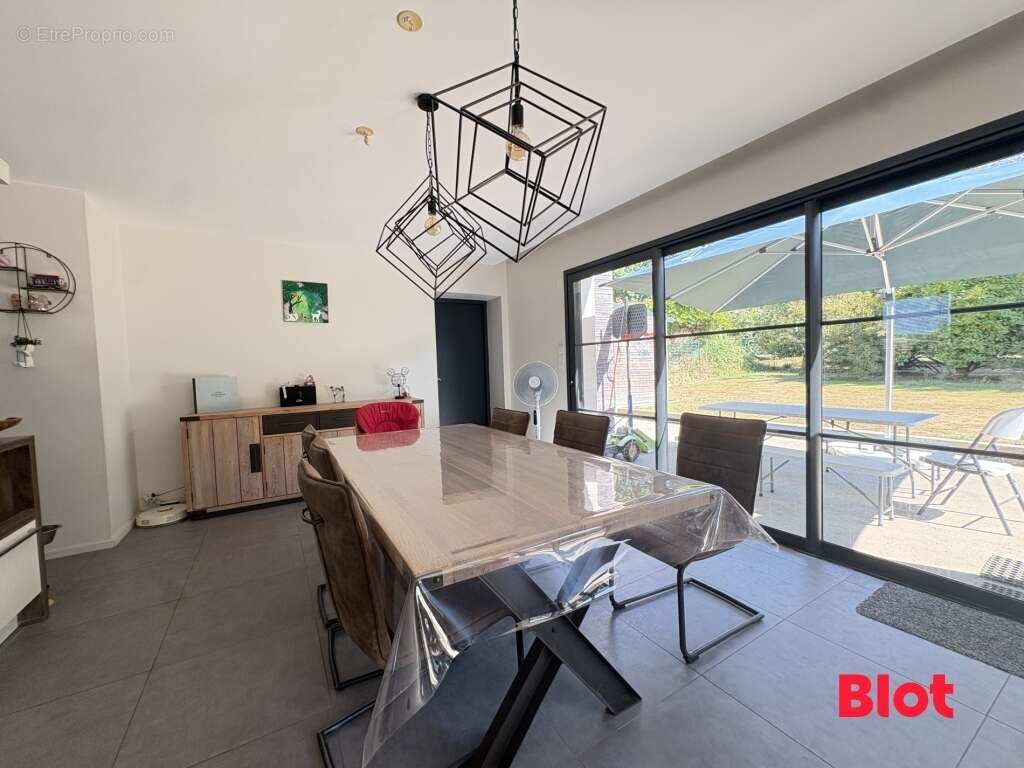 Maison 155 m² à Saint-Peran  - photo 7