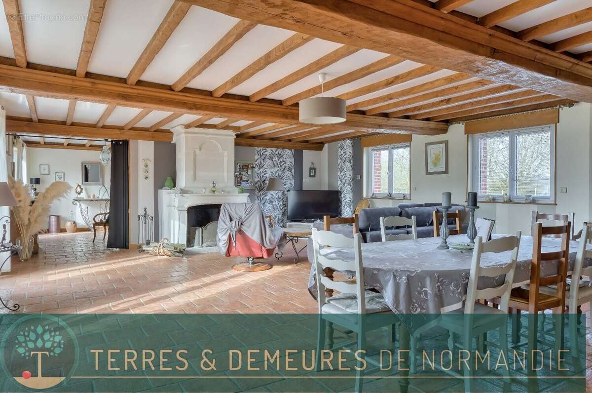 Ensemble immobilier de 383m² sur son parc de 1.2 hectare en Normandie, 76. - photo 4