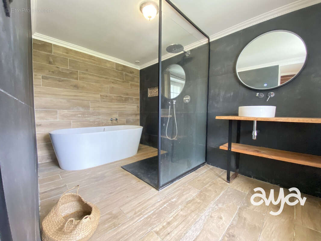 Maison à SAINT-ETIENNE-DE-MONTLUC