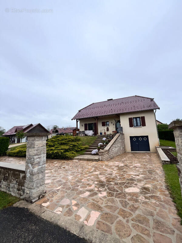 Maison à VERS-EN-MONTAGNE
