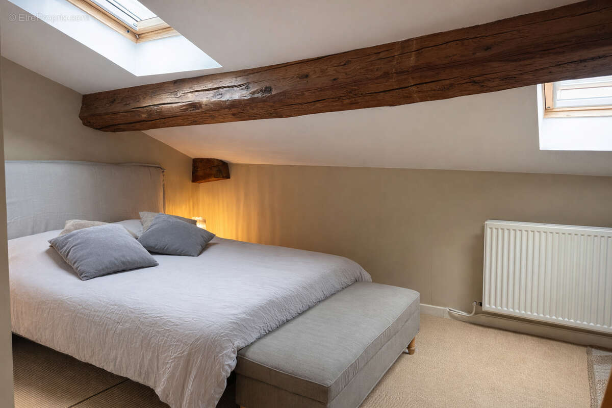 Appartement à COLLONGES-AU-MONT-D'OR