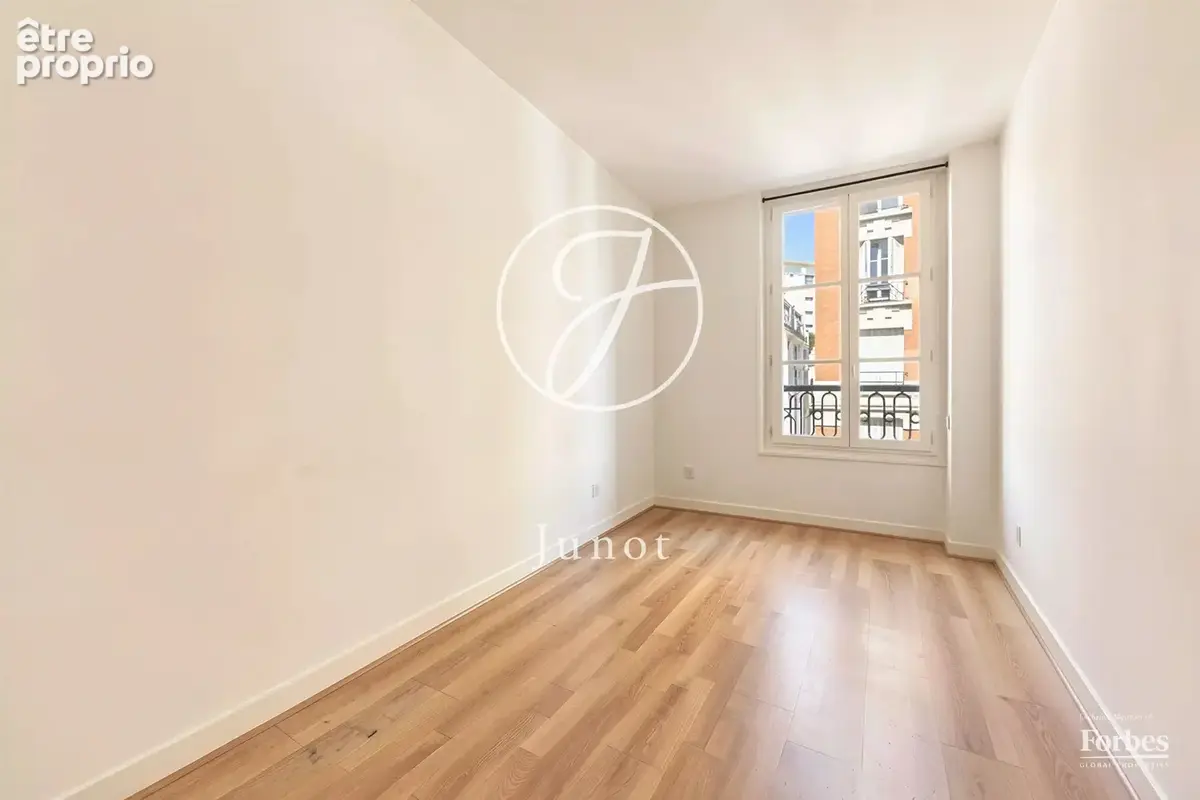 Paris 9e - RUE CHAPTAL - Duplex - 5 pièces - 105,80m² Carrez - 3/4 chambres - Balcon filant - photo 8