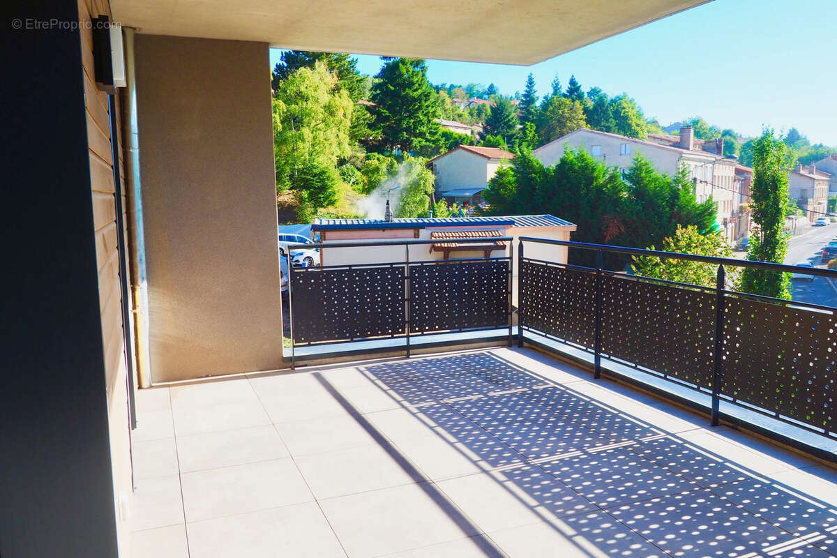 Appartement à SAINT-JEAN-BONNEFONDS