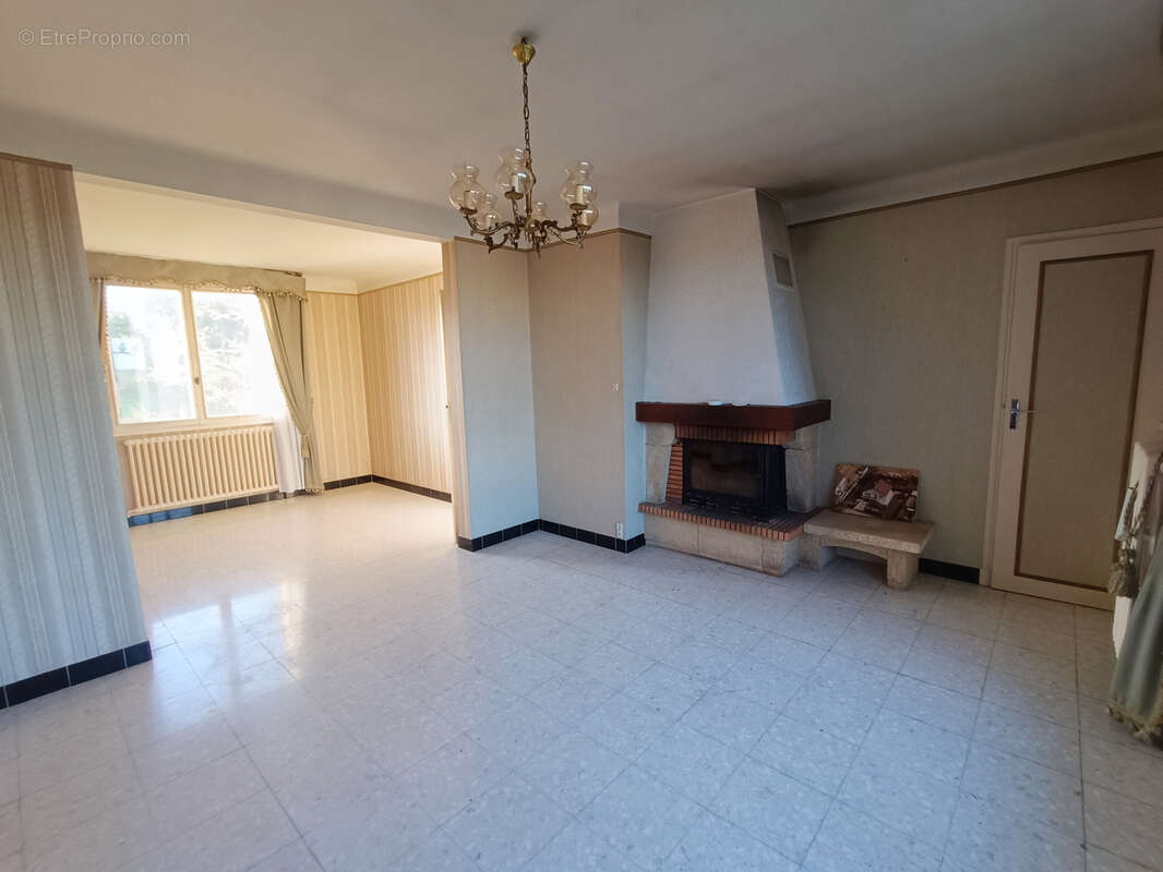 Maison à JOUET-SUR-L'AUBOIS