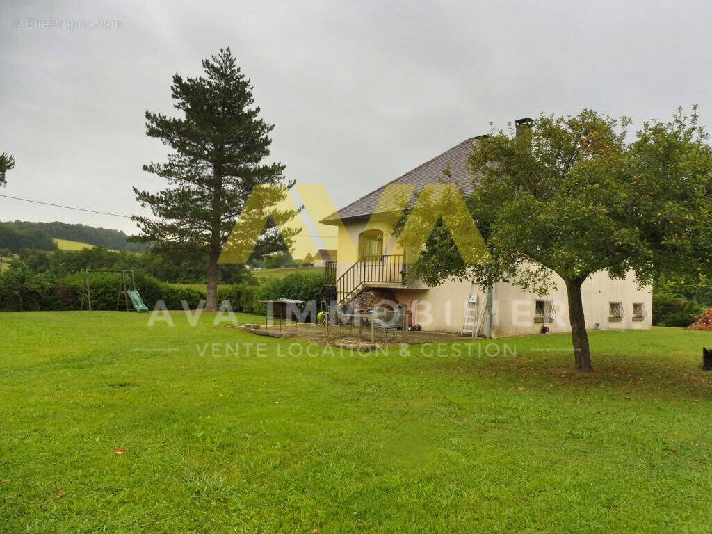 Maison à OZENX-MONTESTRUCQ