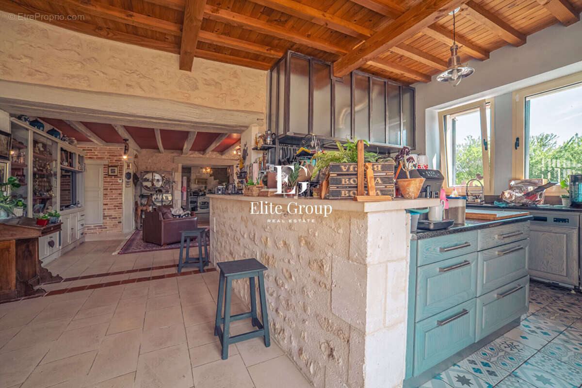 A vendre - propriete proche d'angoulême - 9 pieces - 295m2 - photo 12