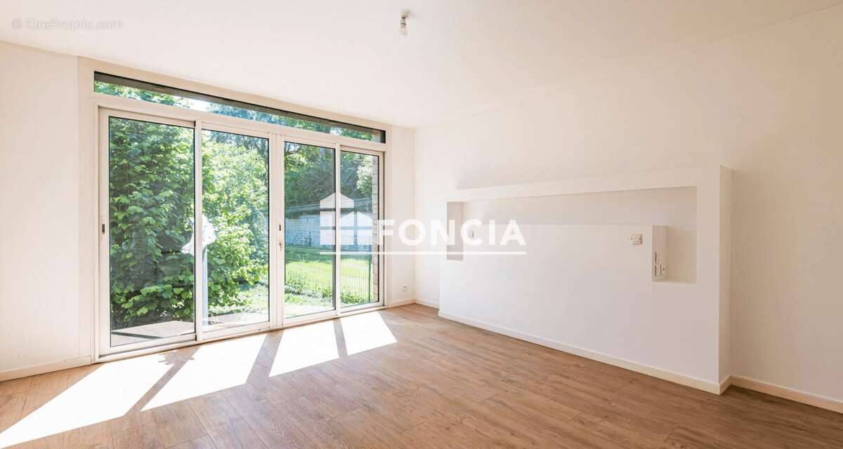 Maison familiale de 145 m² avec 4 chambres, grand jardin, terrasse et garage à Tours-sur-Marne - photo 5
