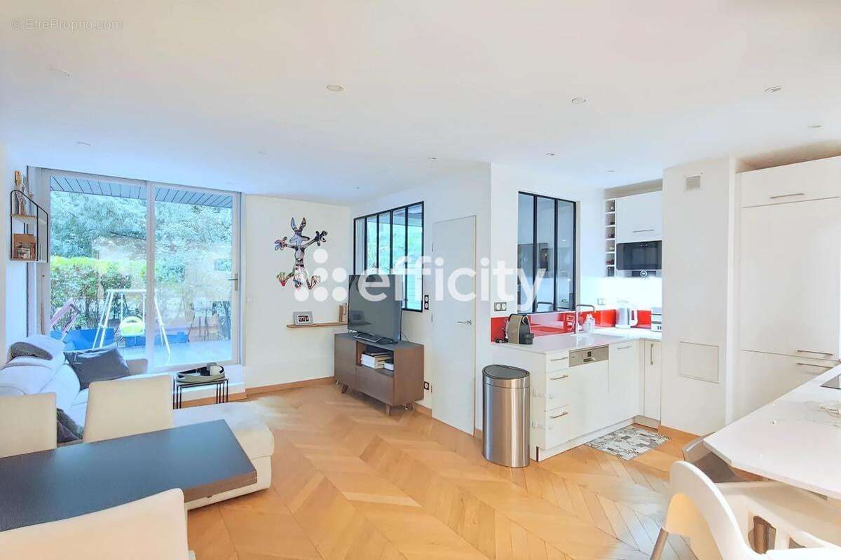 Appartement à NEUILLY-SUR-SEINE