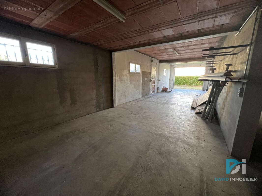 Bassan : grande villa de 233 m2 sur terrain de 1082 m2 en cours de rénovation - photo 13