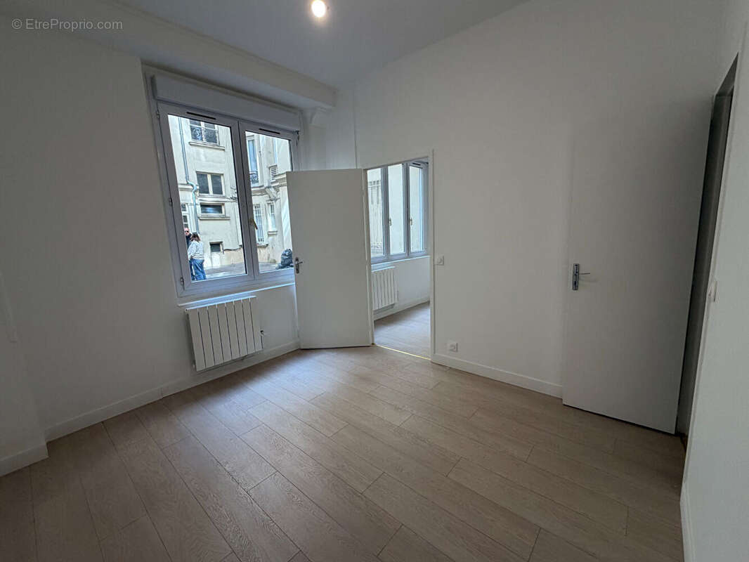 Commerce à PARIS-10E