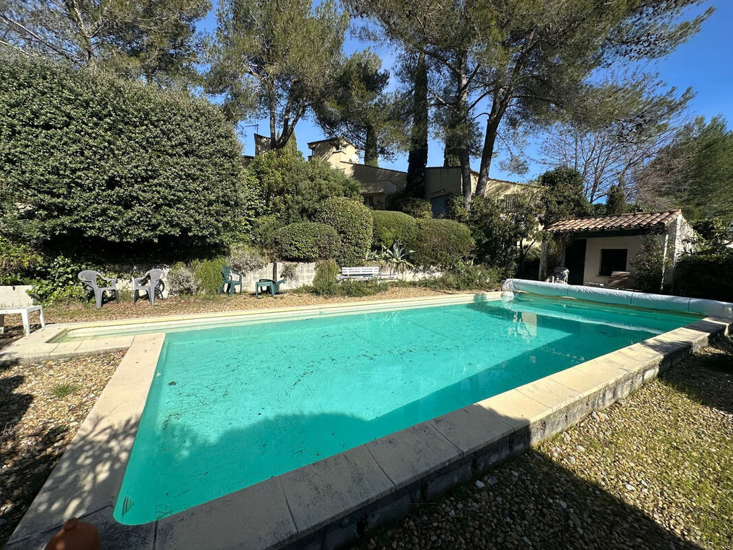 Maison à SAINT-CLEMENT-DE-RIVIERE