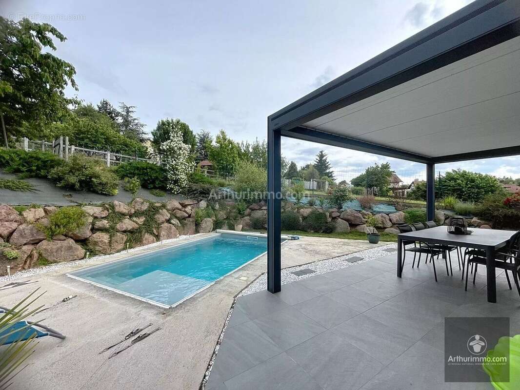 Maison à COMMELLE-VERNAY