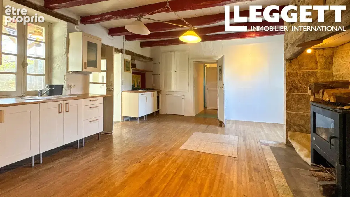 Charmante maison de village en pierre avec jardin secret, garage, belle vue et beaucoup de potentiel ! - photo 8