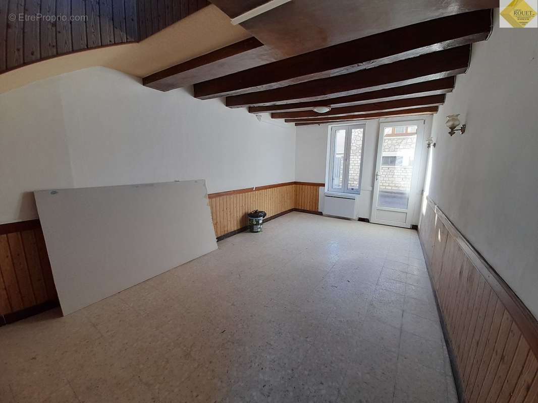 Maison à YZEURES-SUR-CREUSE