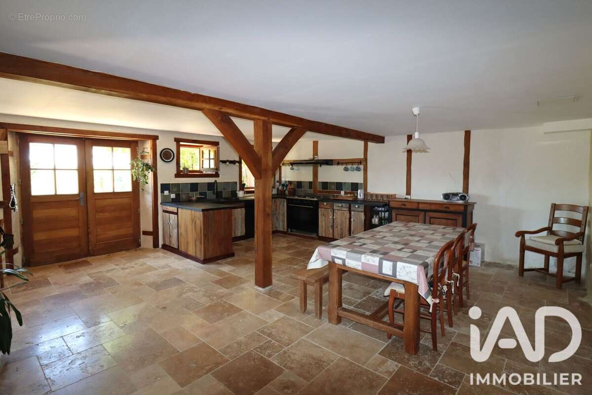 Maison 188 m² à Neuvic  - photo 6