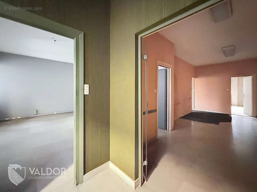 Commerce à MONTMERLE-SUR-SAONE