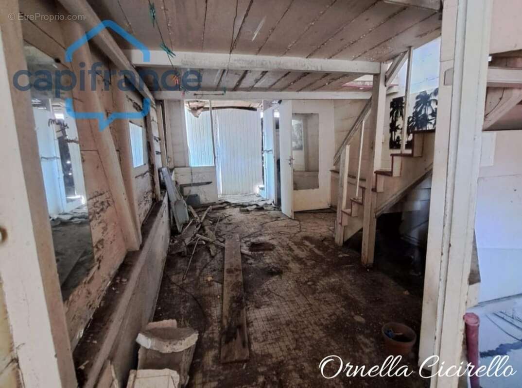 EN EXCLUSIVITÉ – Immeuble de rapport à rénover – Pointe-à-Pitre (971) - photo 3