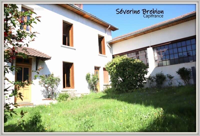 Ensemble immobilier avec une maison, 2 appartements loués, 2 garages, 3 ateliers à Chabreloche - photo 2
