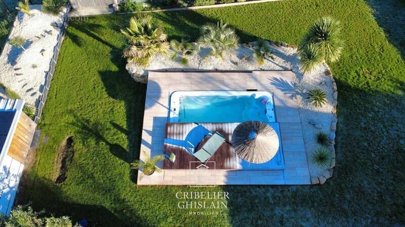 Maison à LA CHAPELLE-BASSE-MER