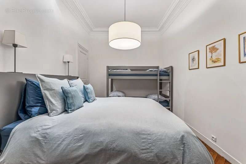 Appartement à NEUILLY-SUR-SEINE