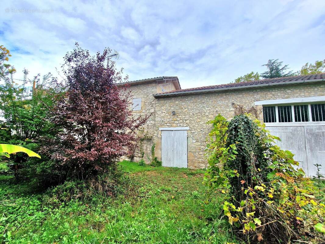 Maison à MOUSTIER