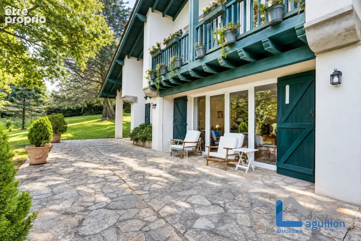 Belle maison basque sur parcelle de 6385m2 au calme - photo 3