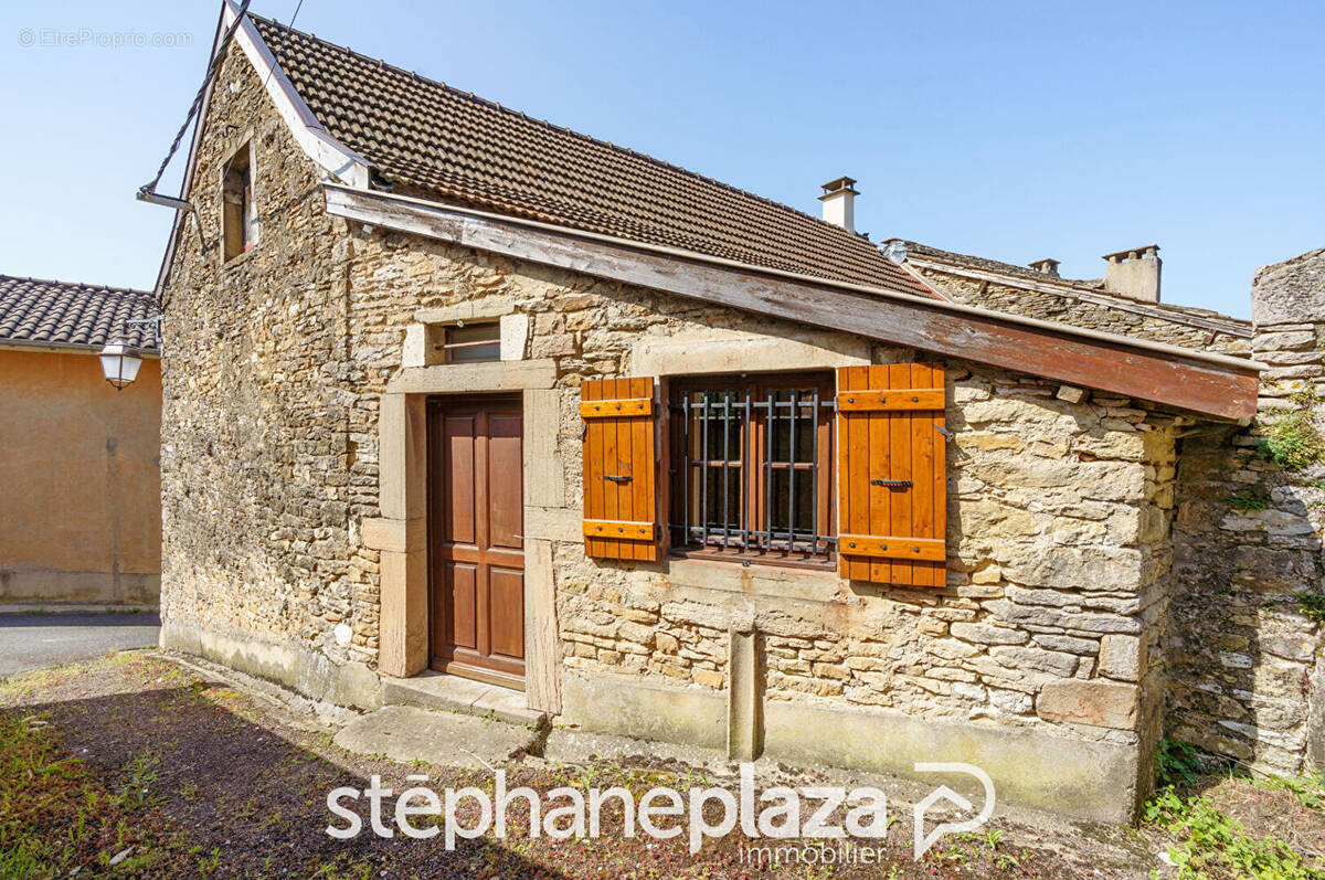 Maison à LA ROCHE-VINEUSE