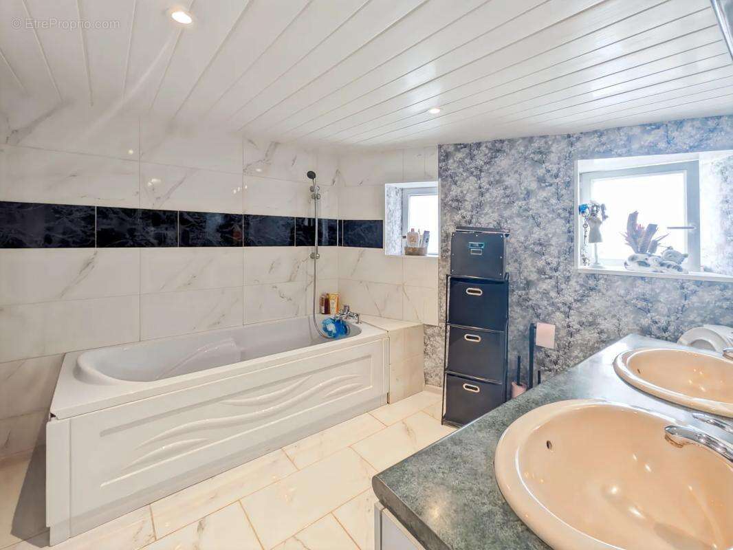 Maison à PERRIERS-EN-BEAUFICEL