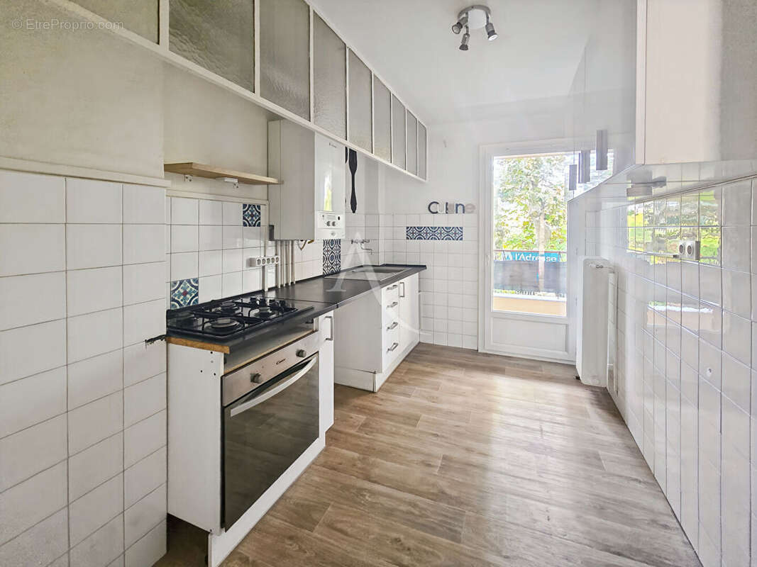 À vendre de 77 m² Allauch La Pounche (13190)  Appartement T4 avec garage, cave et balcons - photo 5