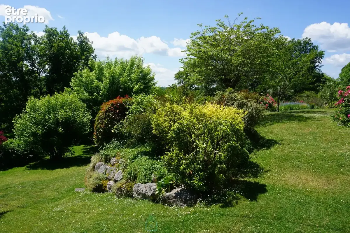 Elégante villa nichée sur les hauteurs du village de Brantôme. - photo 9