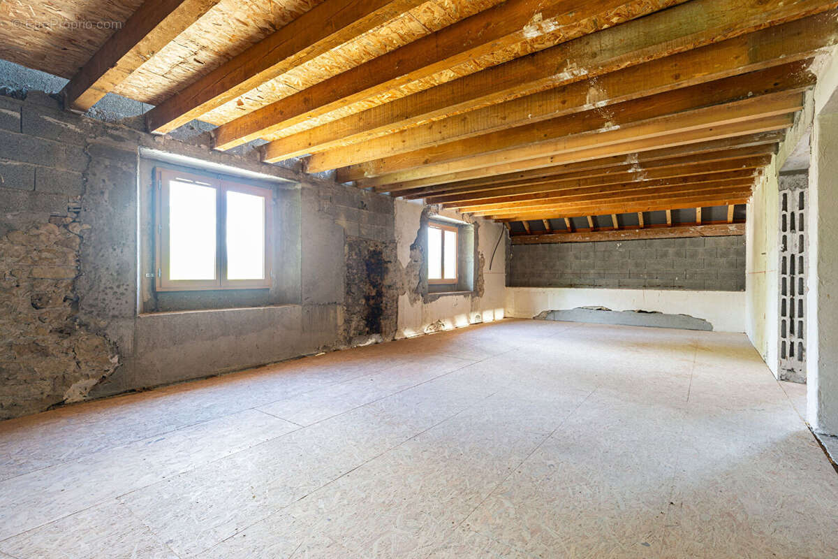 "cyprès" - thusy - a vendre en exclusivite - corps de ferme a renover 291m2 et annexes garage, caves & hangar 115m2 - toiture re - photo 9