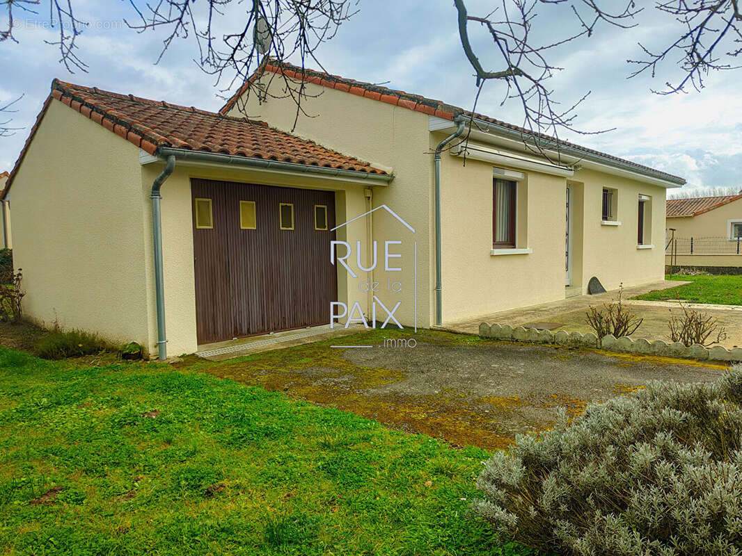 Maison à LENCLOITRE