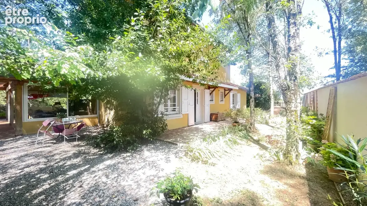 Maison 6 pièces 205 m² à vendre à Saint-Cyr-Sur-Le-Rhone (69560) - photo 2