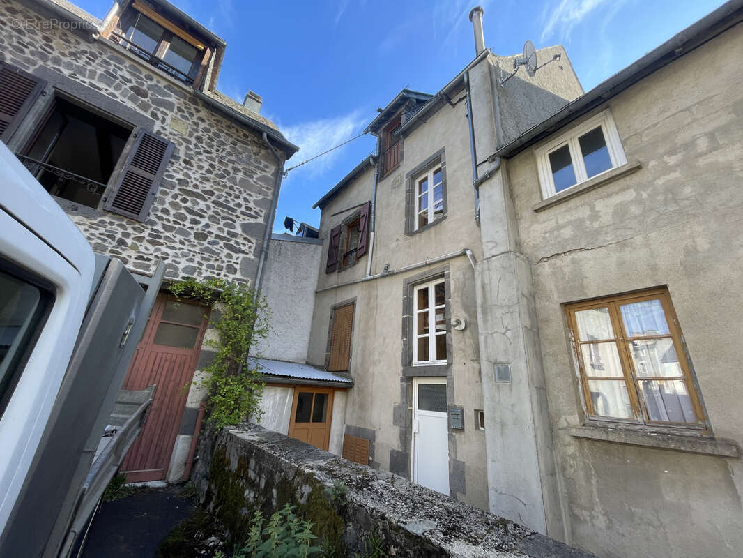Maison à ROCHEFORT-MONTAGNE