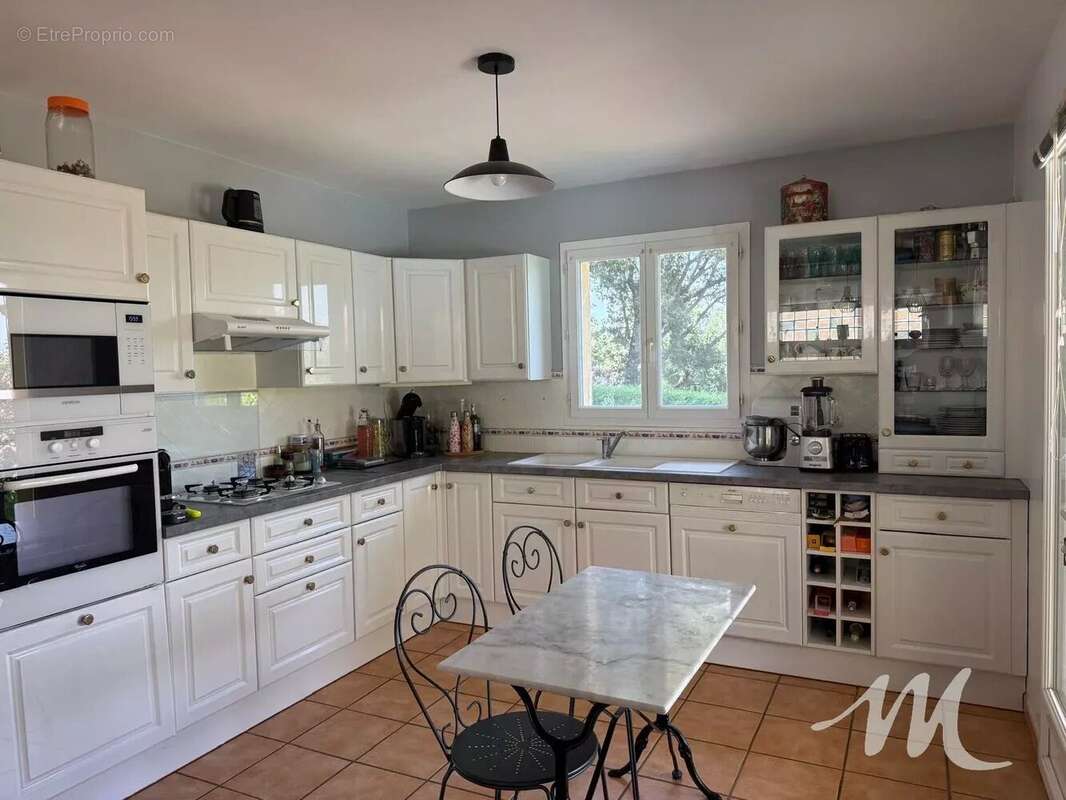 Belle maison  à Montmeyan, avec piscine, garage et 4 chambres! - photo 11