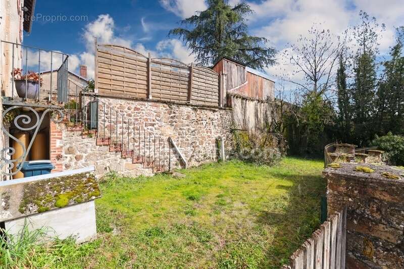 Maison à MAGNAC-LAVAL