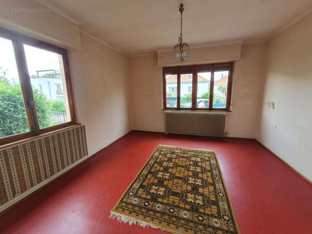 REICHSTETT – Une maison familiale pleine de charme et de possibilités, à seulement 10 minutes de Strasbourg - photo 4