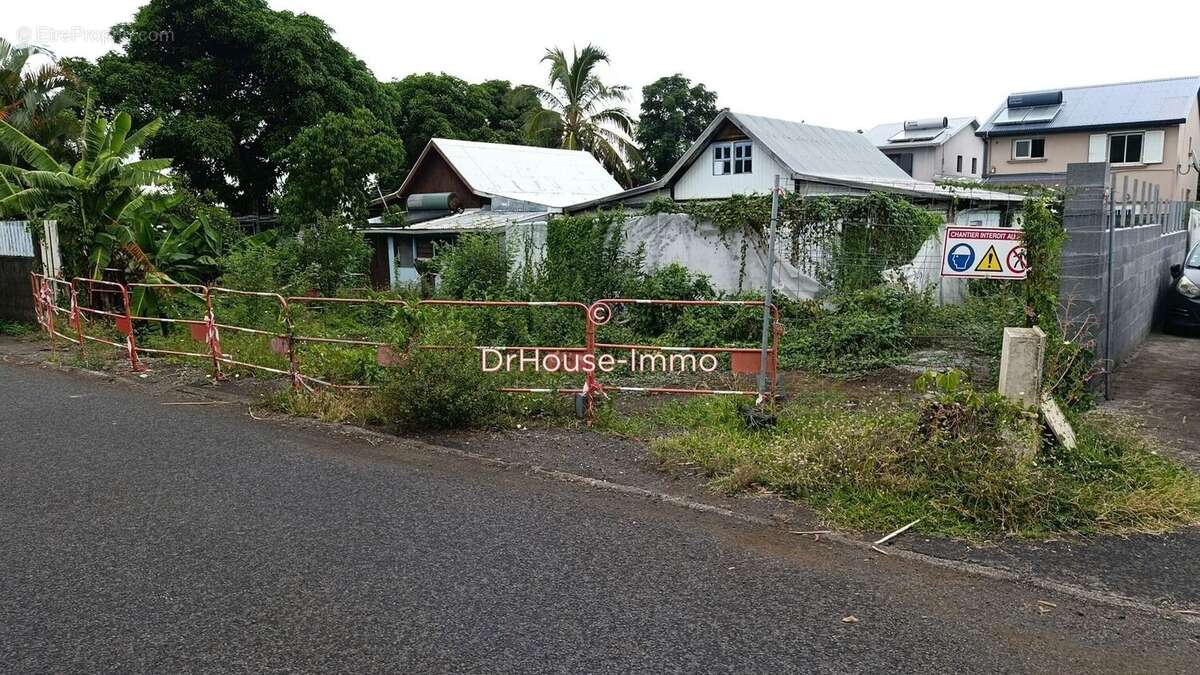 Terrain à LE TAMPON