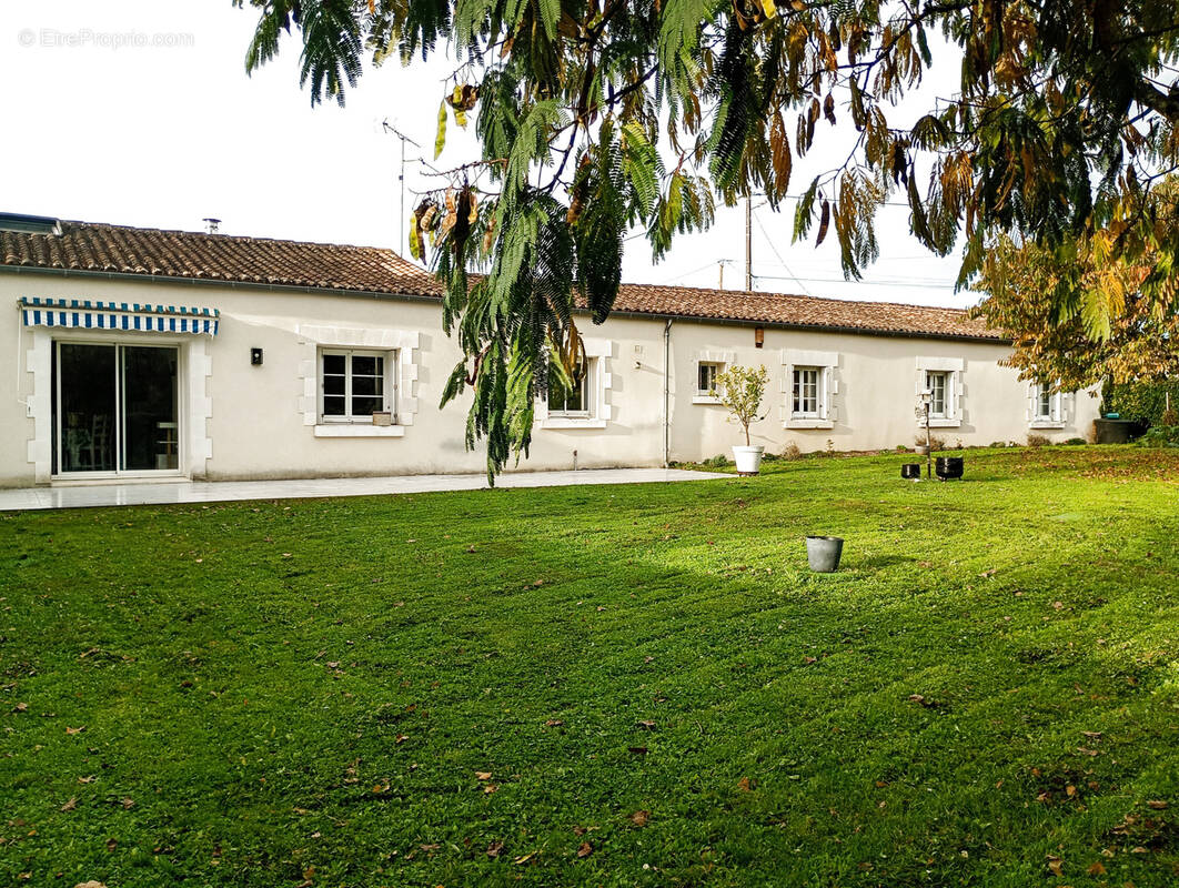 Maison à BOURG-CHARENTE