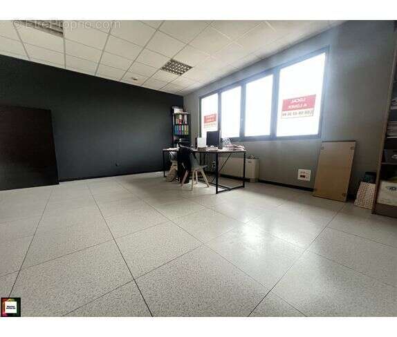 Commerce à LONGLAVILLE