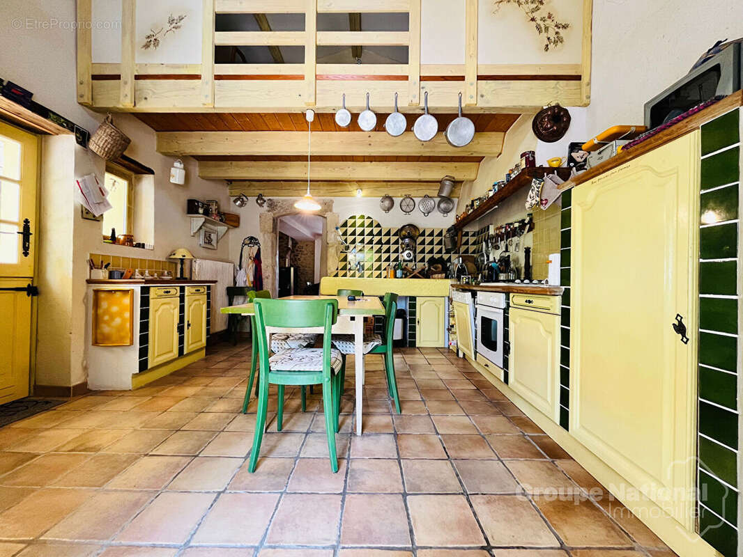 Maison à SAINT-LAURENT-DE-CARNOLS