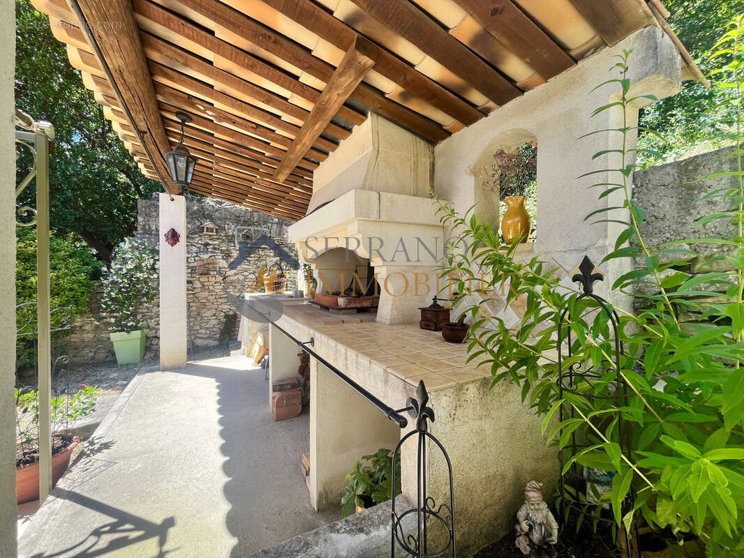 Maison Beaucaire - 2 Dépendances - Garage - photo 2