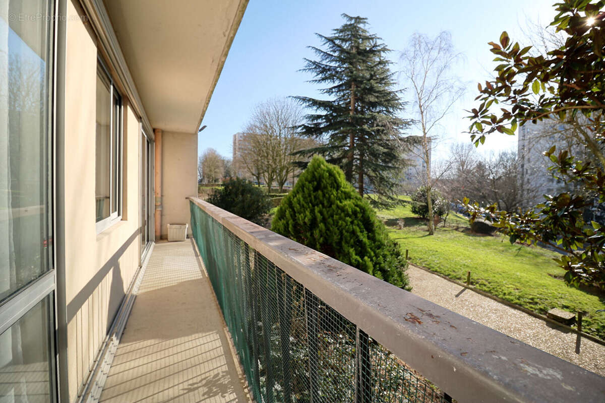 Appartement à FRESNES
